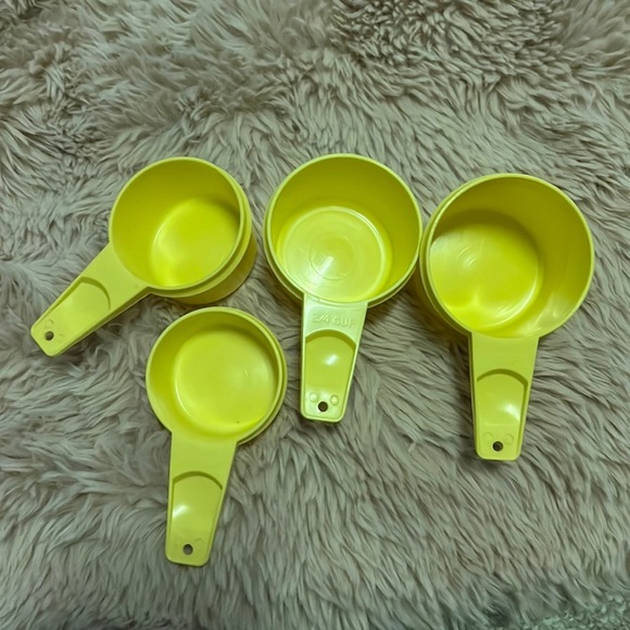 Tupperware Kitchen Yellow Tupperware Measuring Cups Poshmark